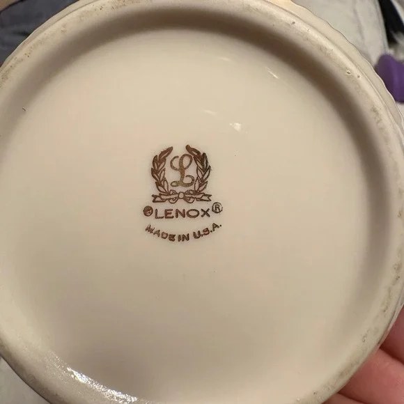 Lenox Ivory Vase Woodland Carved Design Gold Trim Elegant Decor 9" Tall - Picture 4 of 4